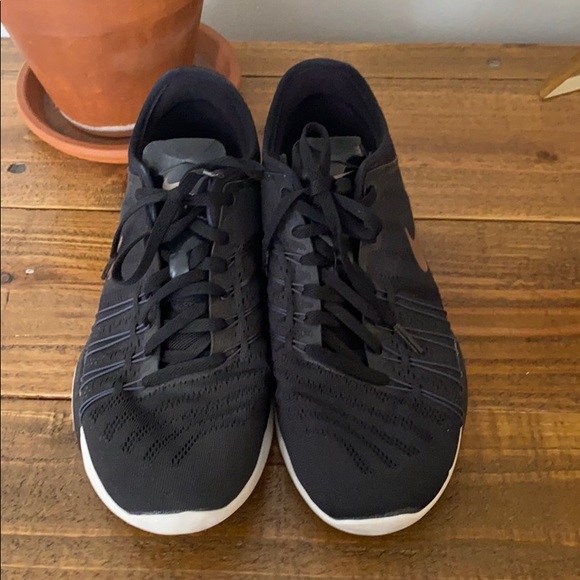 Nike trainers - Picture 2 of 3